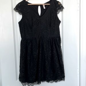 Cute black lace dress with tiny sleeve overlay XL